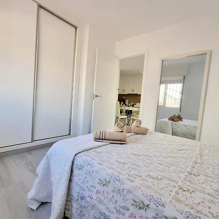 Elegance And Comfort Steps From Carrefour Nyaraló Torrevieja