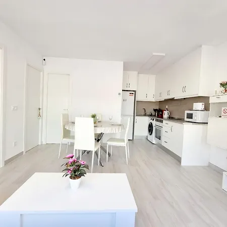 Elegance And Comfort Steps From Carrefour Holiday home