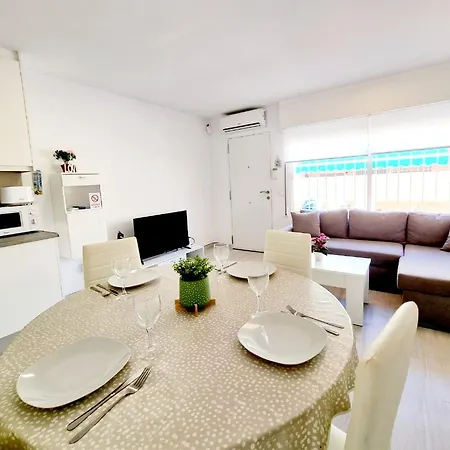 Elegance And Comfort Steps From Carrefour Nyaraló Torrevieja